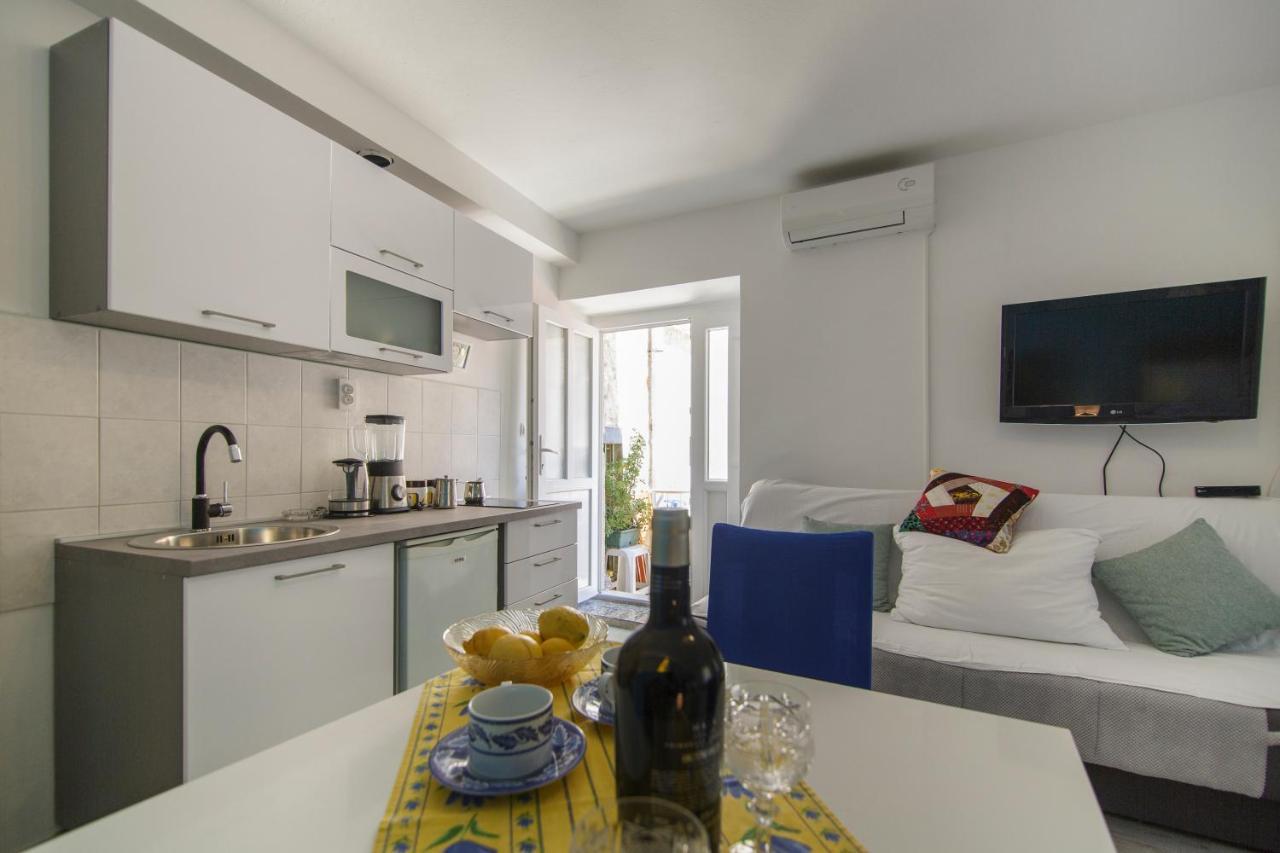 Apartment Filomena In The Center Komiža Exteriör bild