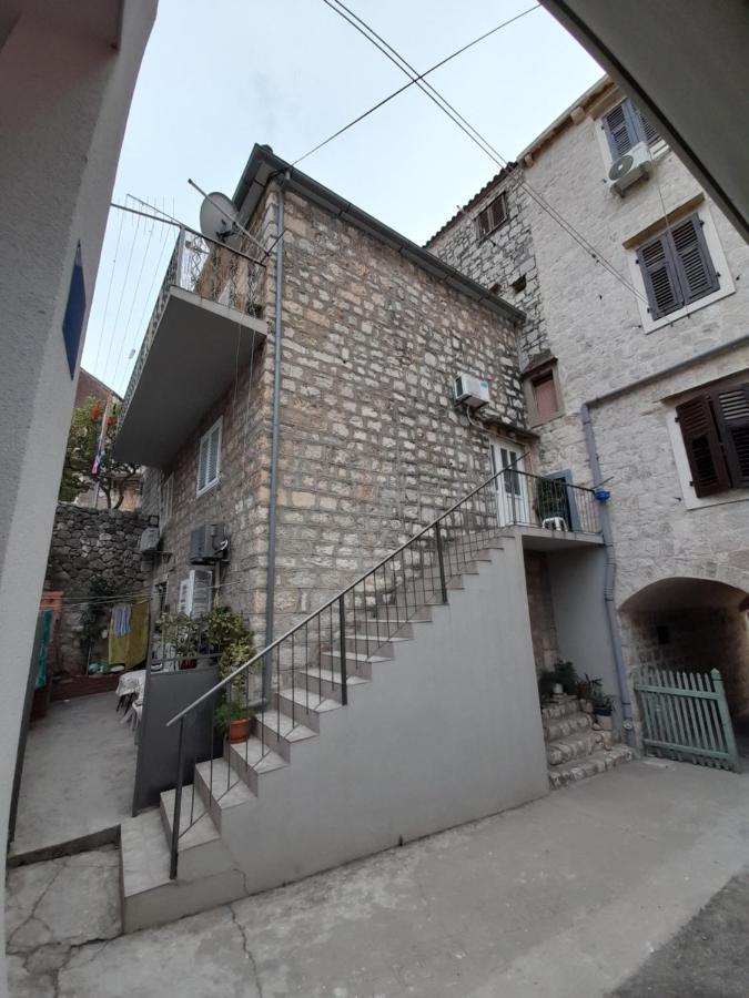 Apartment Filomena In The Center Komiža Exteriör bild